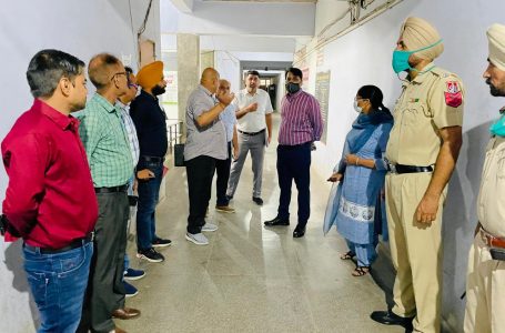 ਡਿਪਟੀ ਕਮਿਸ਼ਨਰ ਵੱਲੋਂ ਵੱਖ ਵੱਖ ਵਿਭਾਗਾਂ ਦੇ ਦਫ਼ਤਰਾਂ ਦੀ ਚੈਕਿੰਗ ।
